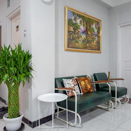 Reddoorz Near Jalan Adi Sucipto Solo Hotel Bagian luar foto