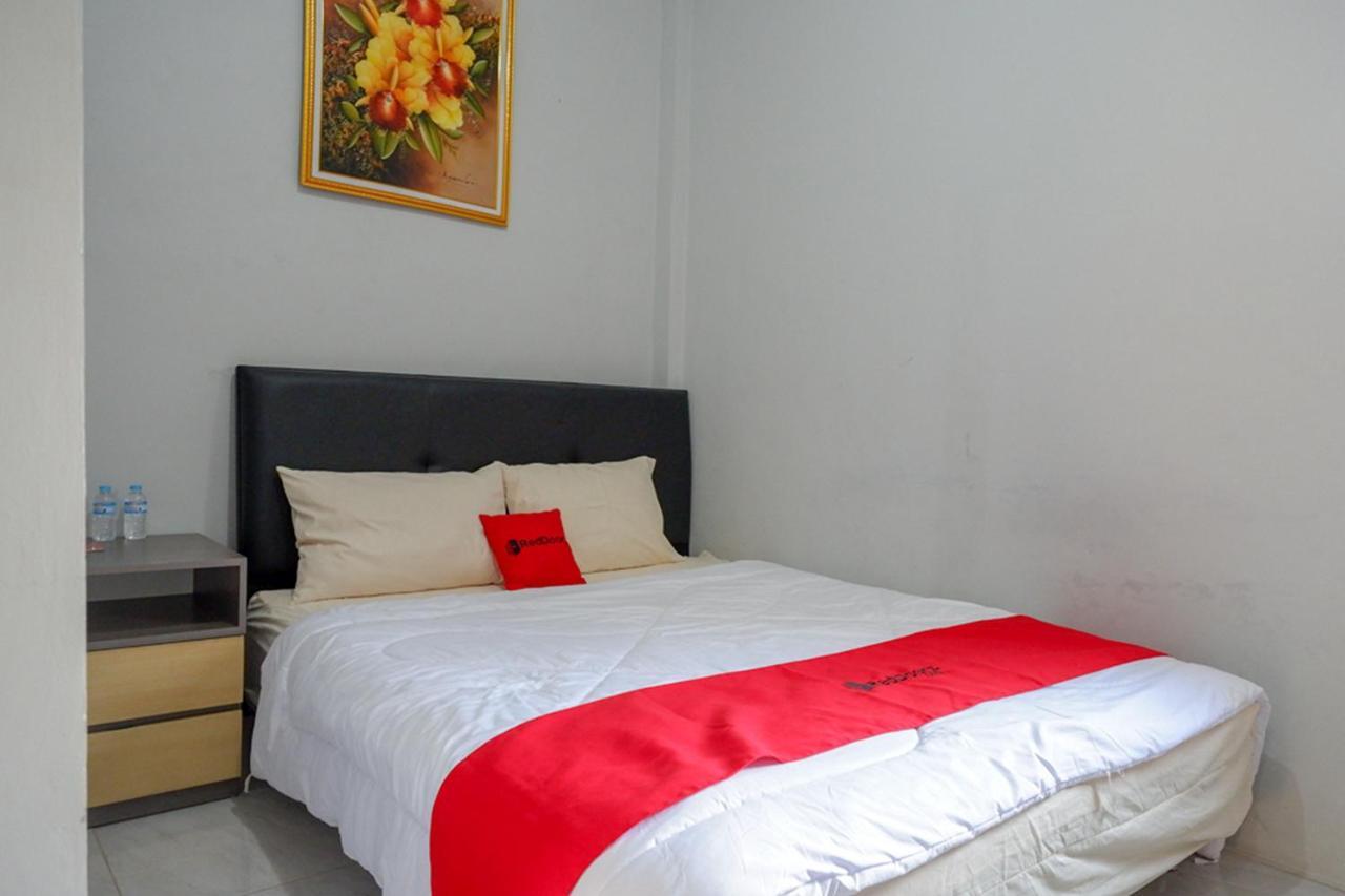 Reddoorz Near Jalan Adi Sucipto Solo Hotel Bagian luar foto