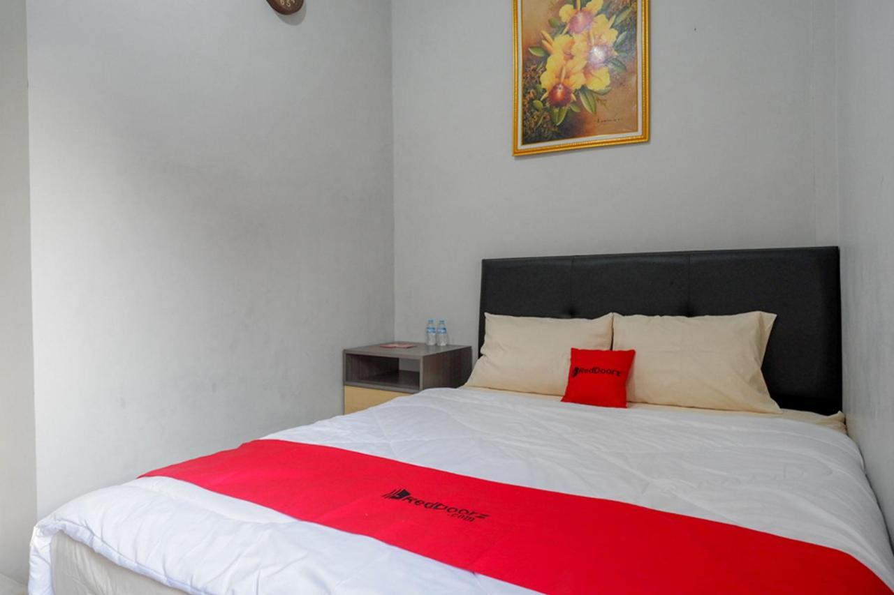 Reddoorz Near Jalan Adi Sucipto Solo Hotel Bagian luar foto
