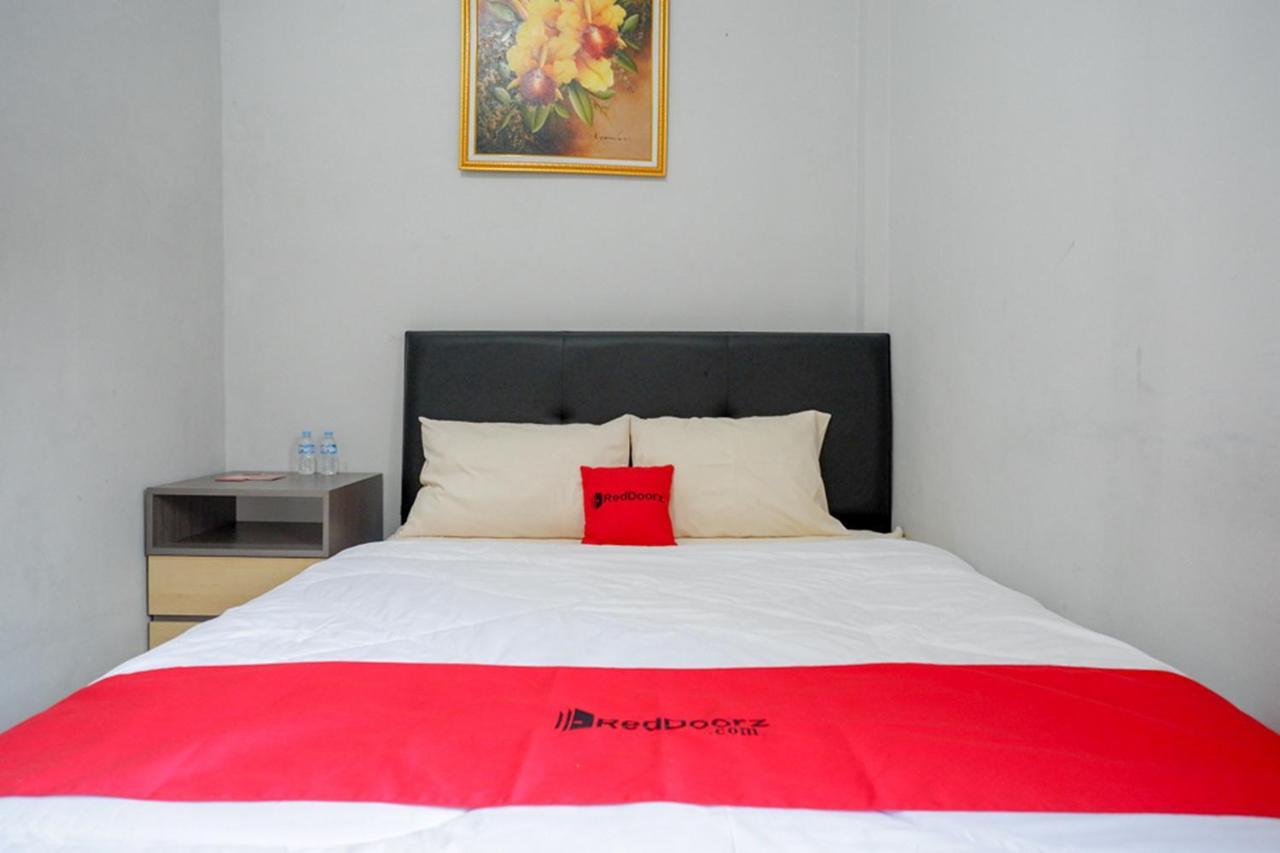 Reddoorz Near Jalan Adi Sucipto Solo Hotel Bagian luar foto