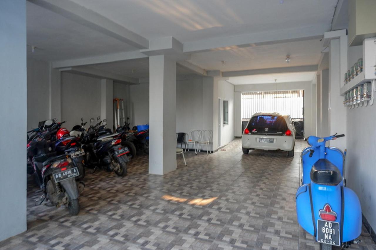 Reddoorz Near Jalan Adi Sucipto Solo Hotel Bagian luar foto