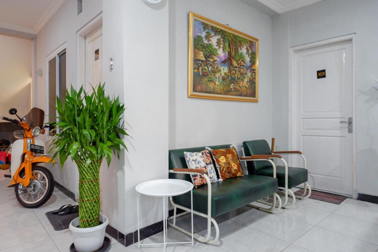 Reddoorz Near Jalan Adi Sucipto Solo Hotel Bagian luar foto