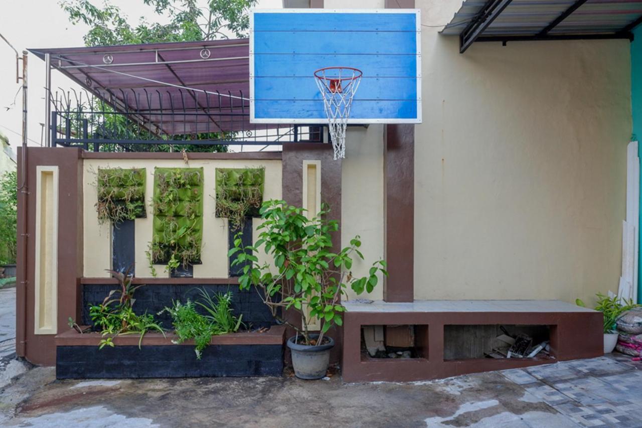 Reddoorz Near Jalan Adi Sucipto Solo Hotel Bagian luar foto